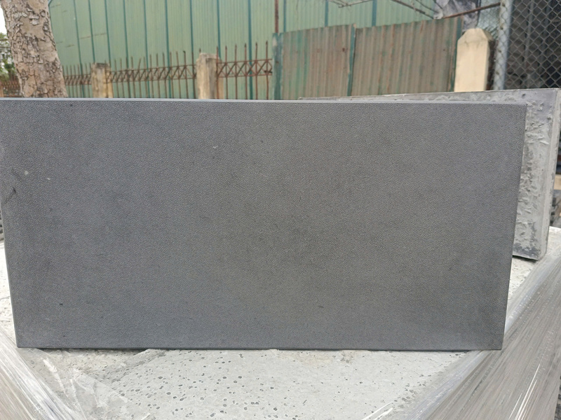 Gạch bê tông giả đá 30x60x5 màu ghi - Gạch Bắc Việt - Công Ty Cổ Phần Tư Vấn Và Xây Dựng Hạ Tầng Kỹ Thuật Bắc Việt